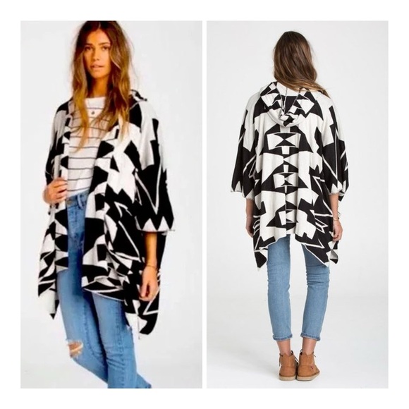 Billabong Enchanted Ways Black & Cream Aztec Print Open Hooded Poncho Boho Sz S - Picture 1 of 12